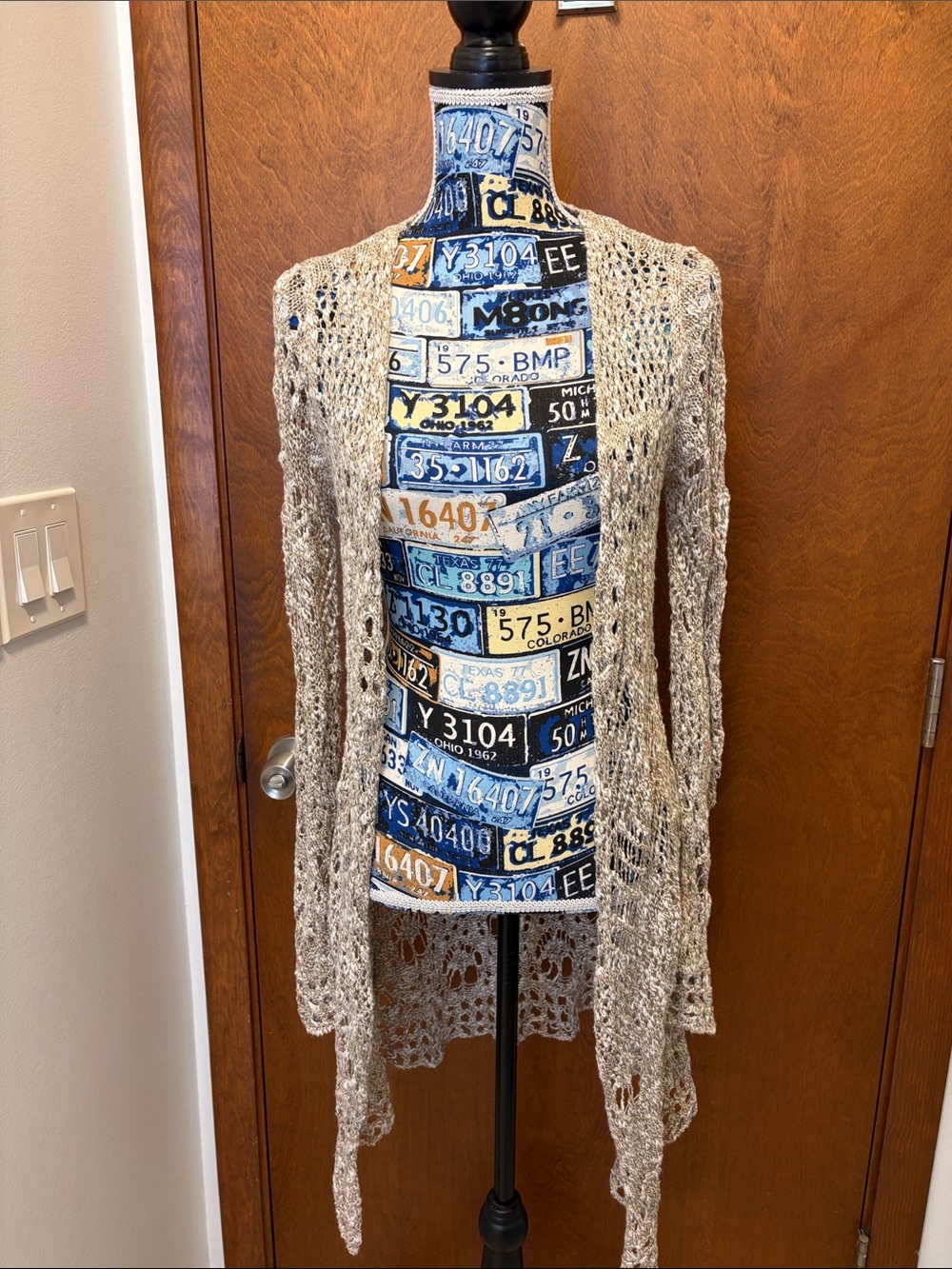 Mossimo Light Beige Open-Knit swim cover up size medium but fits like a small